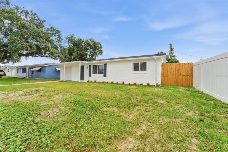 3306 Cantrell St, Holiday, FL 34690