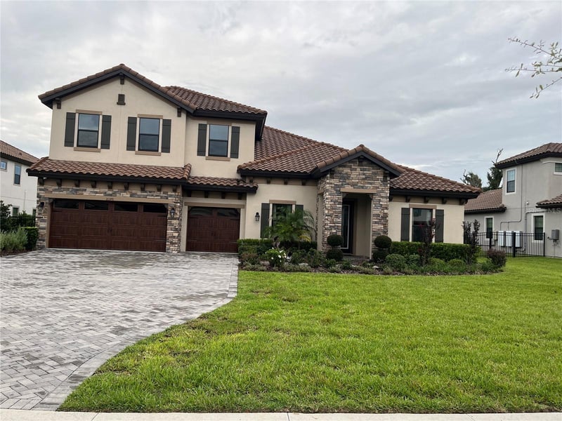 10370 Meadowrun Dr, Lithia, FL 33547