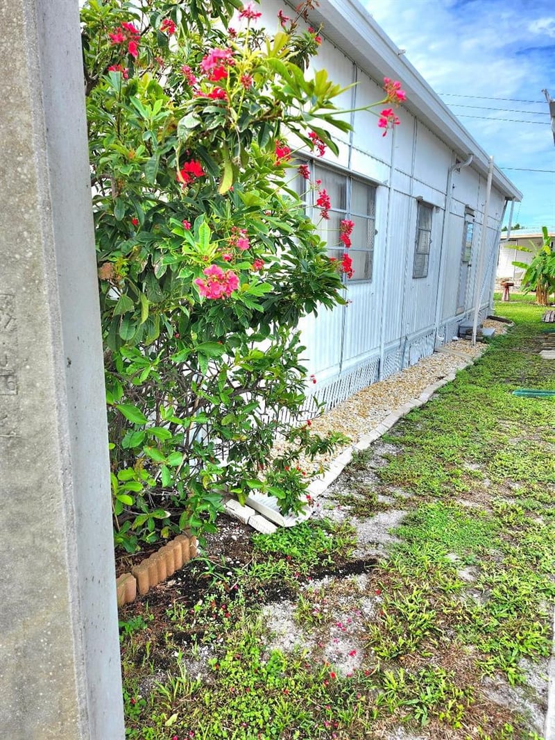 2104 Ohio Ave, Bradenton, FL 34207