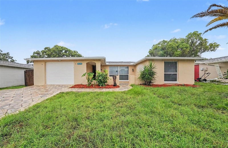 9135 Hunt Club Ln, Port Richey, FL 34668