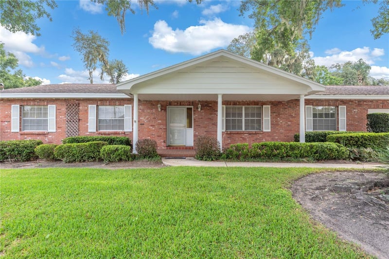 110 Ashbrook Dr, Brandon, FL 33511