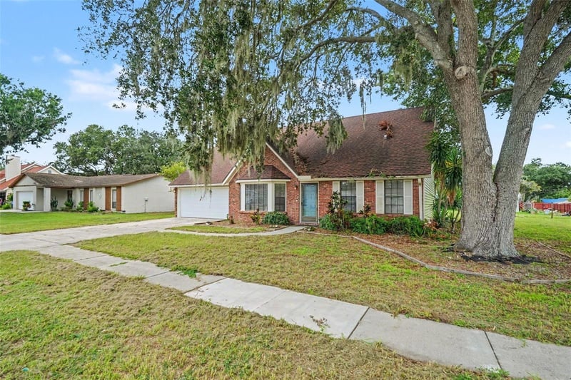 736 Sandy Creek Dr, Brandon, FL 33511