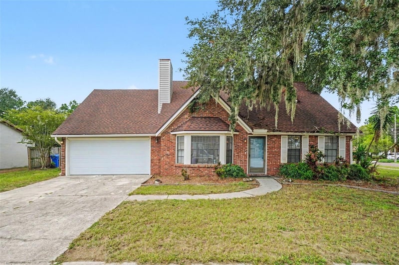 736 Sandy Creek Dr, Brandon, FL 33511