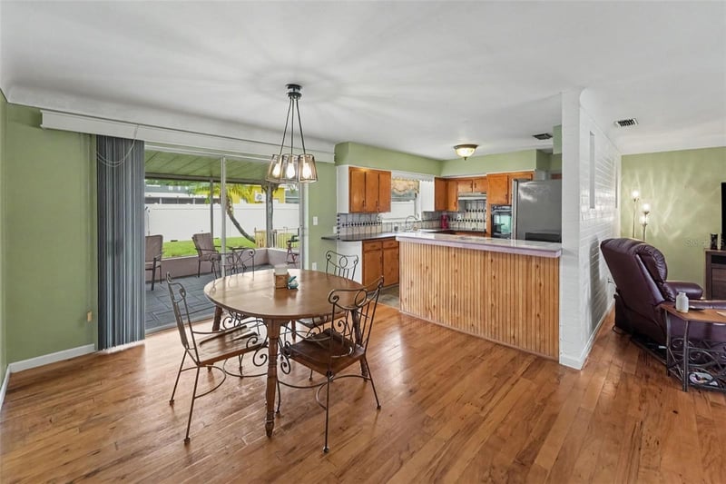 6026 44th Ave, Kenneth City, FL 33709