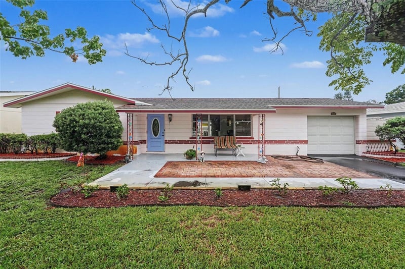 6026 44th Ave, Kenneth City, FL 33709