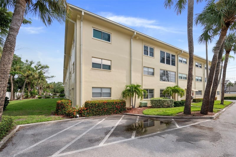 4780 Cove Circle St #103, St Petersburg, FL 33708