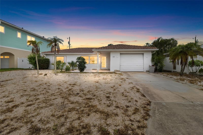 158 Lido Dr, St Pete Beach, FL 33706