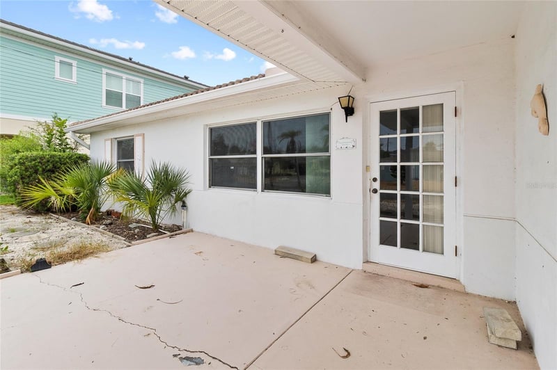 158 Lido Dr, St Pete Beach, FL 33706