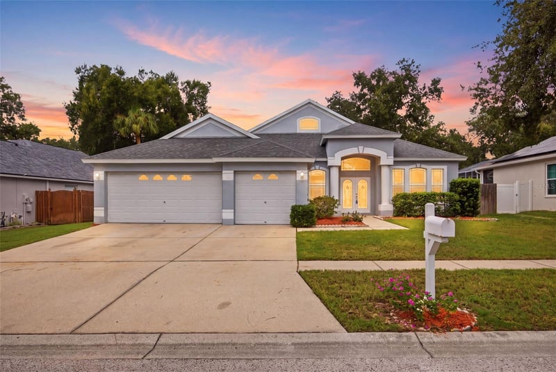 4634 River Overlook Dr, Valrico, FL 33596