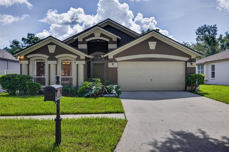 2701 Brookville Dr, Valrico, FL 33596