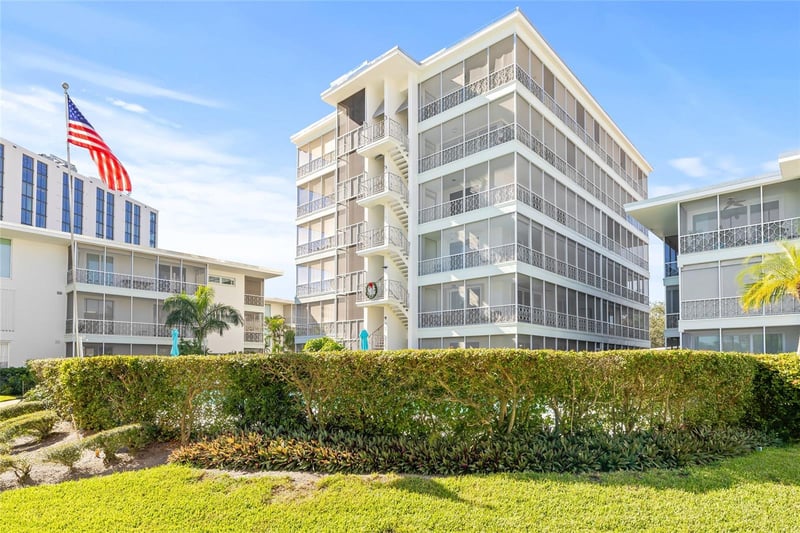 1012 Shore Dr #14, St Petersburg, FL 33701