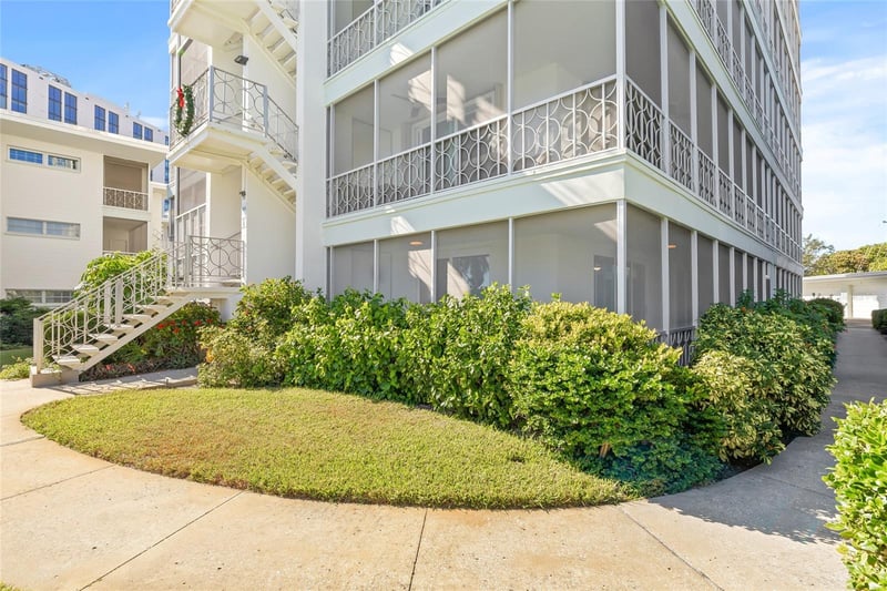 1012 Shore Dr #14, St Petersburg, FL 33701