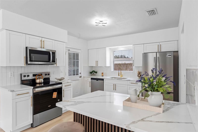 230 Beverly Blvd, Brandon, FL 33511