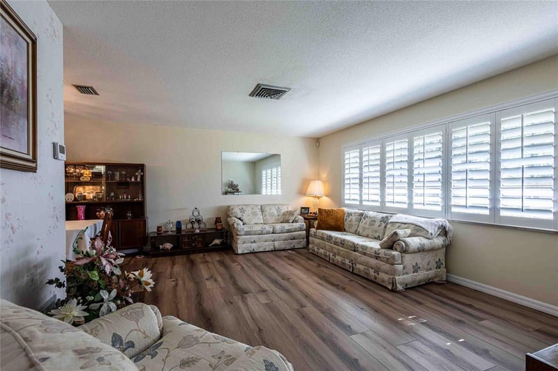1830 Oak Forest Dr, Clearwater, FL 33759
