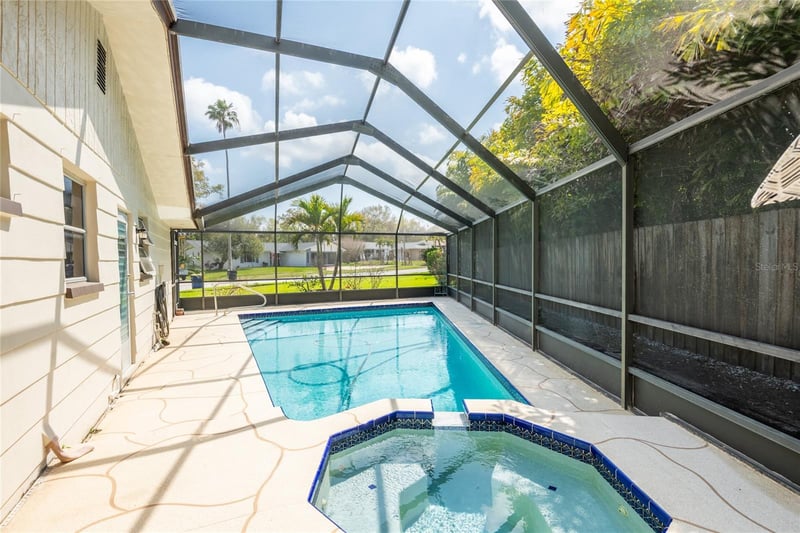 1830 Oak Forest Dr, Clearwater, FL 33759