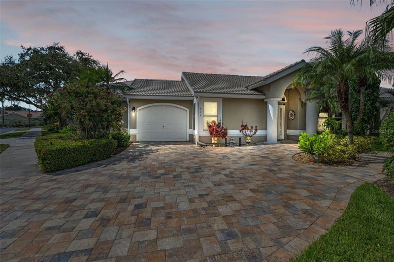 511 Haverhill Ln, Safety Harbor, FL 34695
