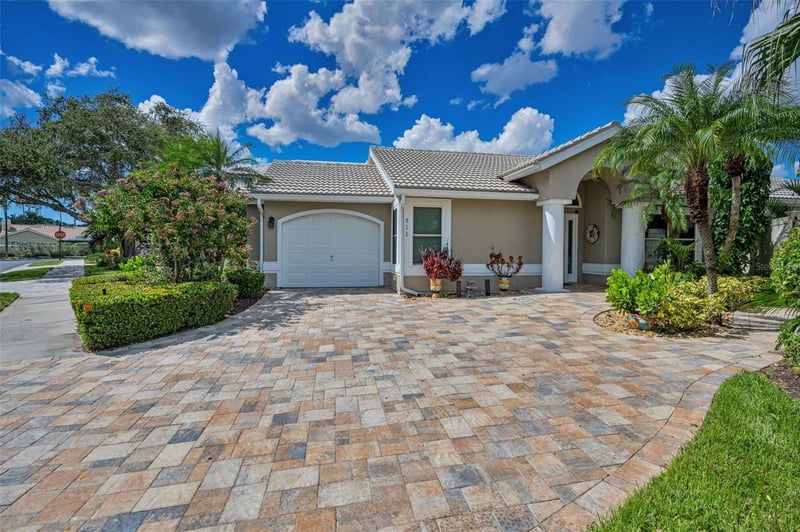 511 Haverhill Ln, Safety Harbor, FL 34695