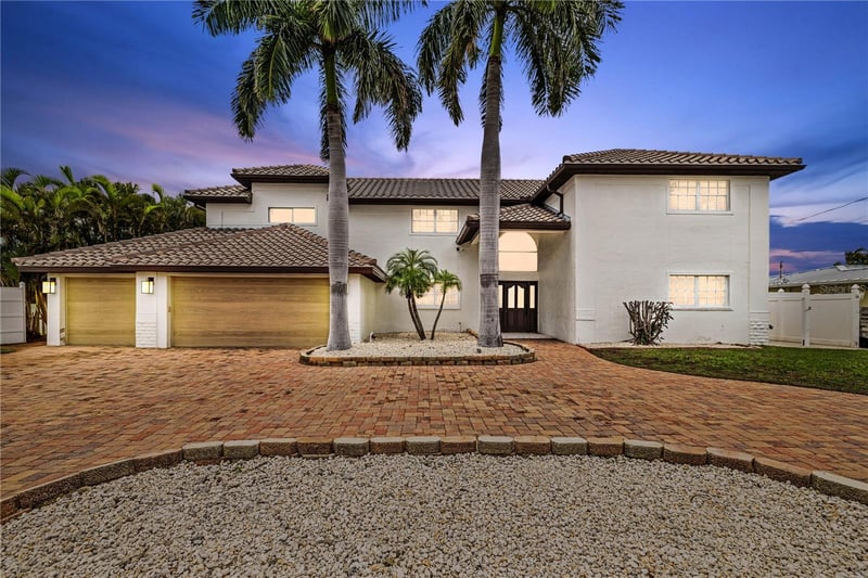 423 55th Ave, St Pete Beach, FL 33706