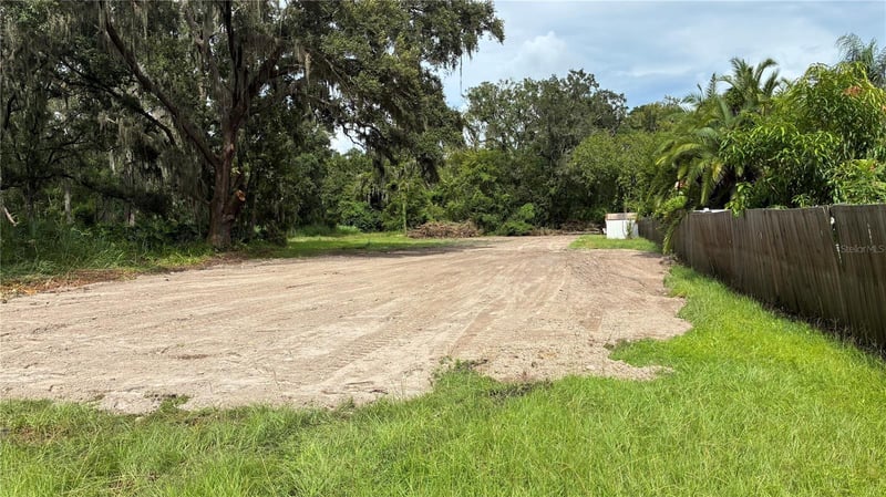 East Cherry St, Plant City, FL 33563