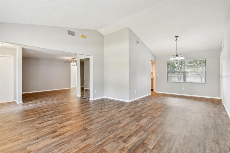 1010 Riflecrest Ave, Valrico, FL 33594