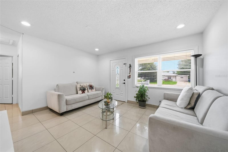 8901 Oregon Ave, Tampa, FL 33604