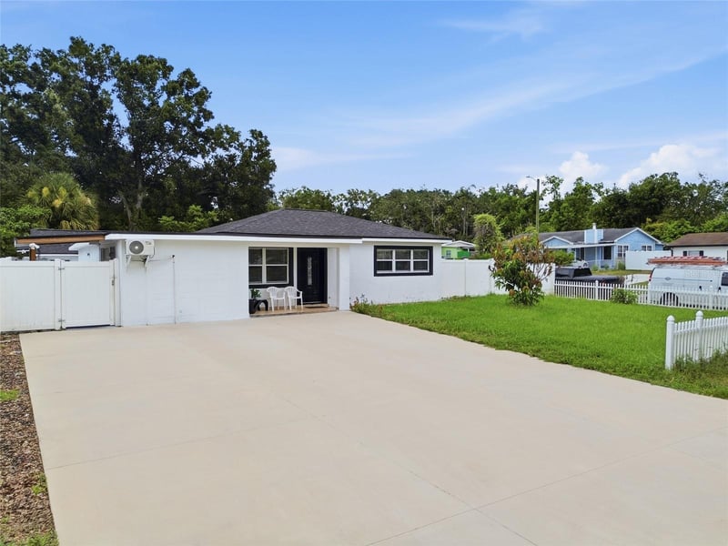 8901 Oregon Ave, Tampa, FL 33604