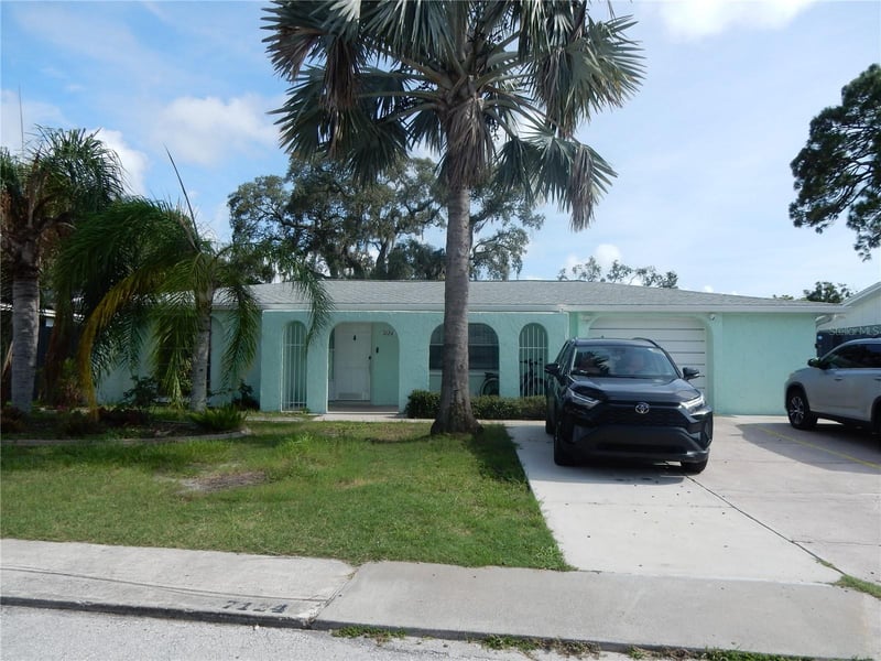 7124 Ashwood Dr, Port Richey, FL 34668