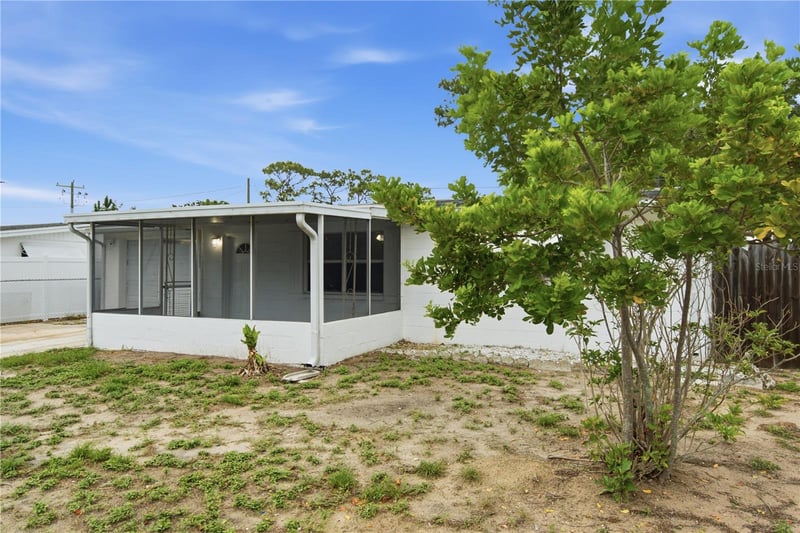 2122 Holiday Dr, Holiday, FL 34691