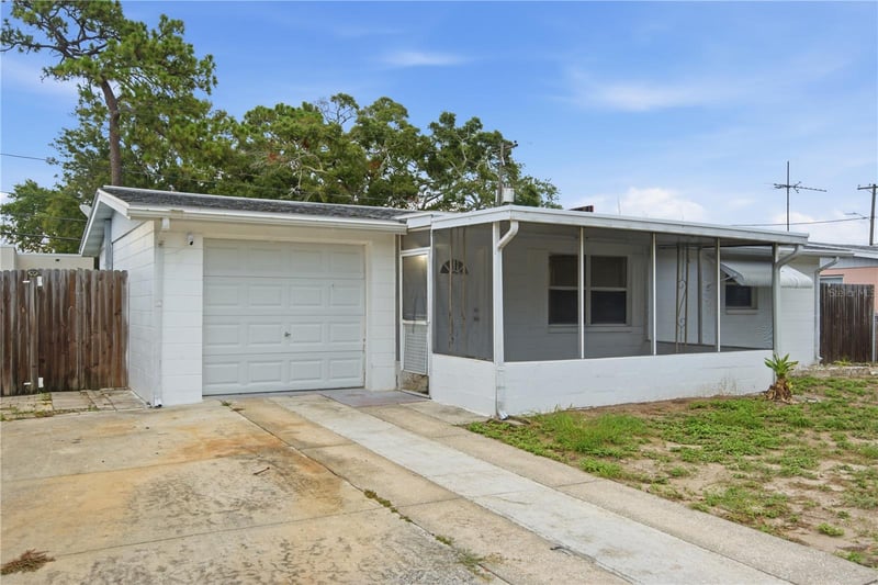 2122 Holiday Dr, Holiday, FL 34691