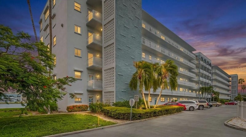 5925 Shore Blvd #302, Gulfport, FL 33707