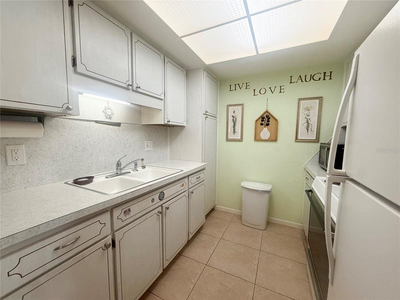 6044 22nd Ave #2, St Petersburg, FL 33710
