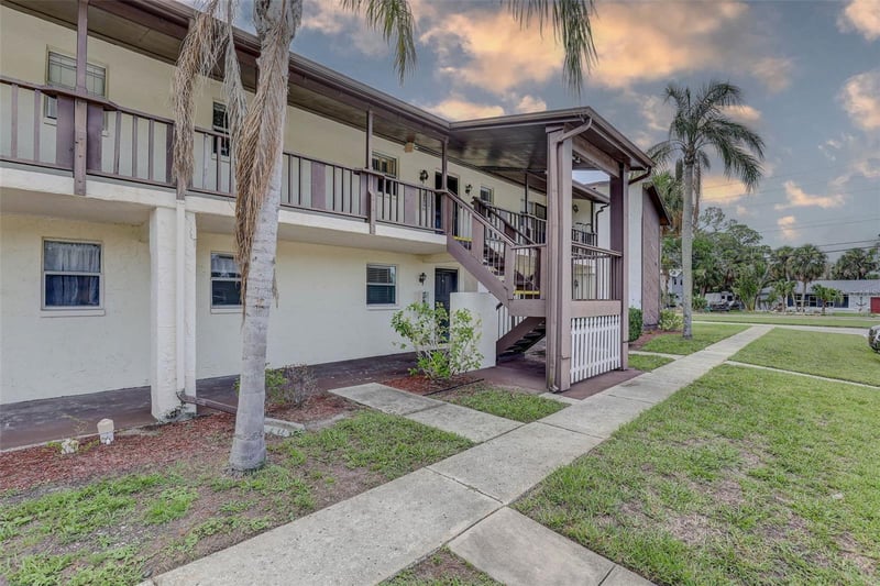 8440 Old Post Rd #104, Port Richey, FL 34668