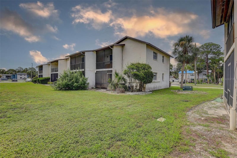 8440 Old Post Rd #104, Port Richey, FL 34668