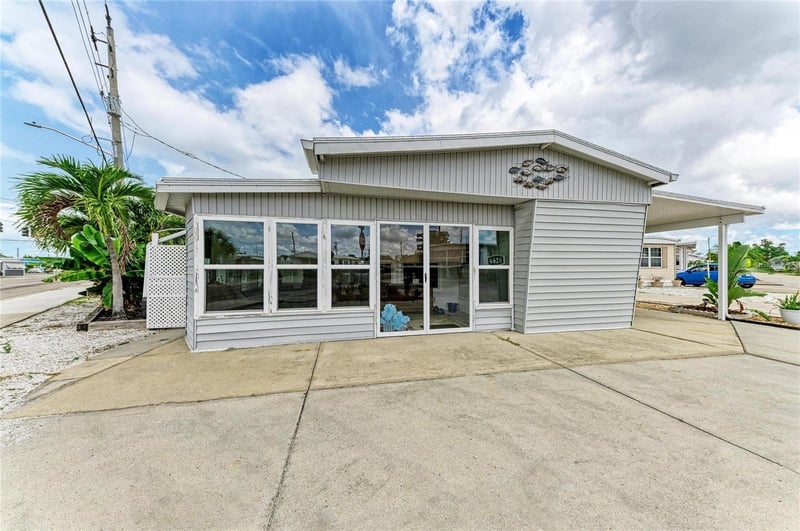 6626 Texas St, Bradenton, FL 34207