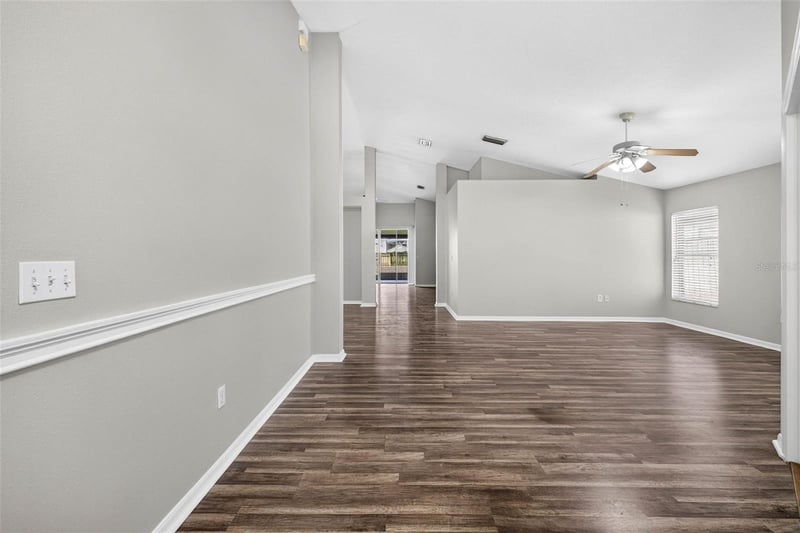 2605 Valencia Grove Dr, Valrico, FL 33596