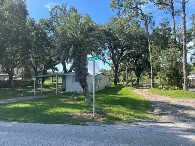 6946 Sylvan Ln, Zephyrhills, FL 33541
