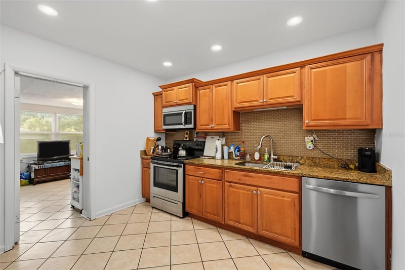 1542 Lakeview Rd, Clearwater, FL 33756