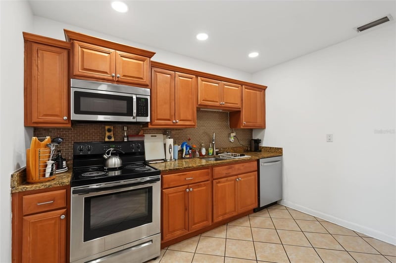1542 Lakeview Rd, Clearwater, FL 33756