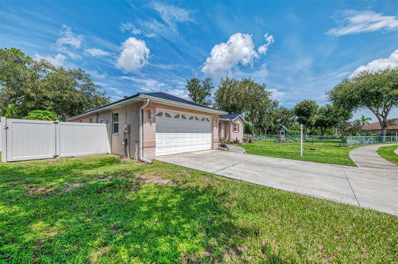 9311 27th Ave, Palmetto, FL 34221