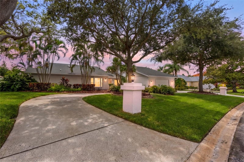 2339 Kings Point Dr, Largo, FL 33774