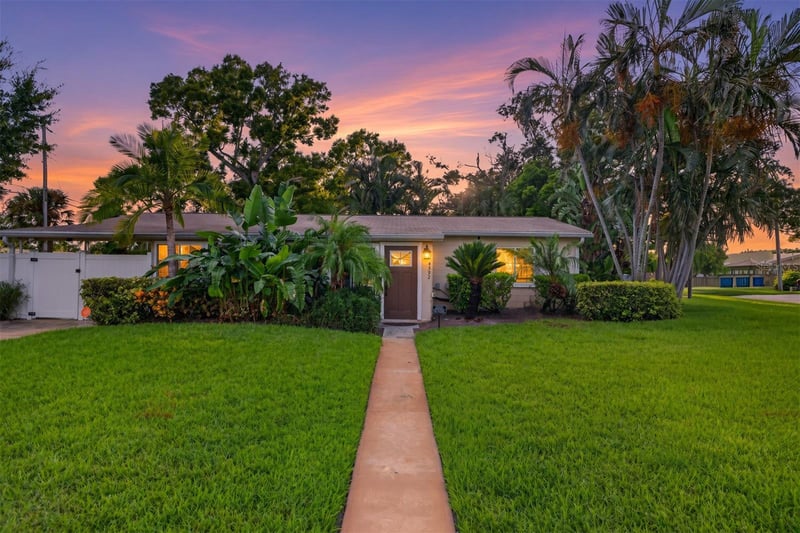4392 Walnut St NE, St Petersburg, FL 33703