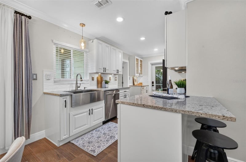 4392 Walnut St NE, St Petersburg, FL 33703