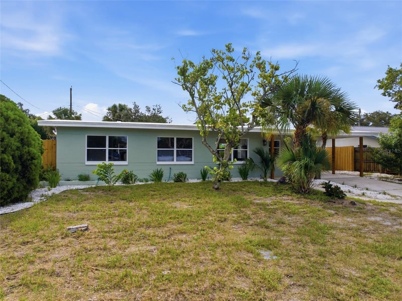 1060 Jackson St, Largo, FL 33770