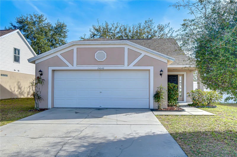 24640 Siena Dr, Lutz, FL 33559