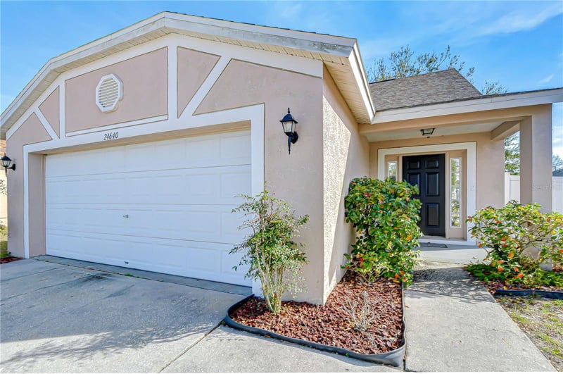 24640 Siena Dr, Lutz, FL 33559