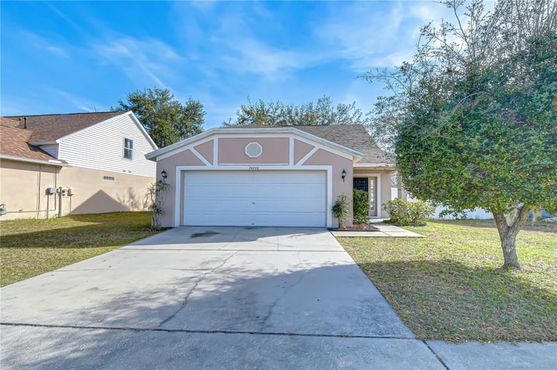 24640 Siena Dr, Lutz, FL 33559