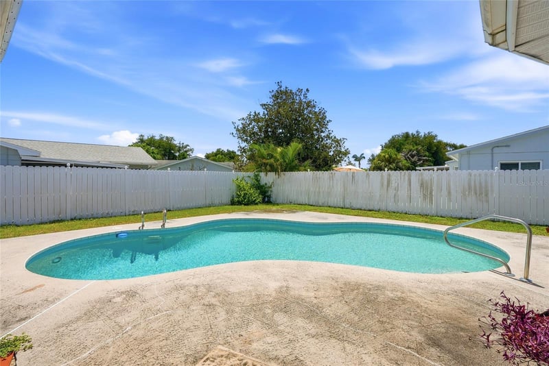 13219 Ridge Rd, Largo, FL 33778