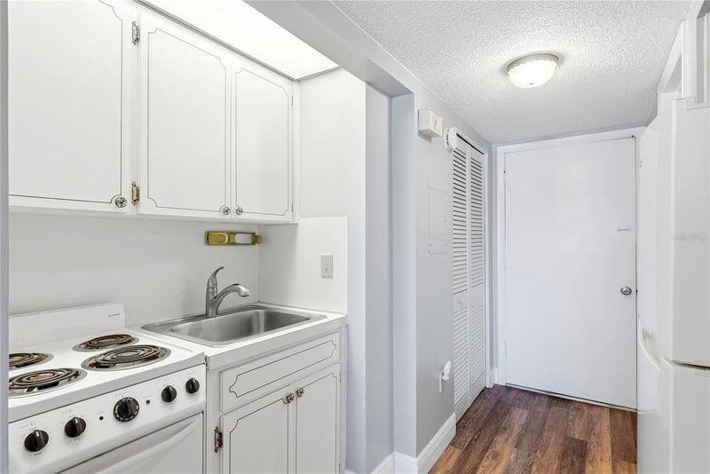 4725 Cove Cir #306, St Petersburg, FL 33708