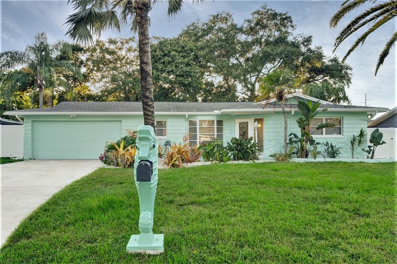 1968 Souvenir Dr, Clearwater, FL 33755