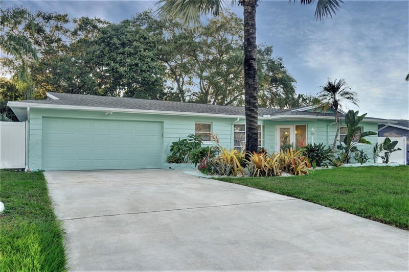 1968 Souvenir Dr, Clearwater, FL 33755